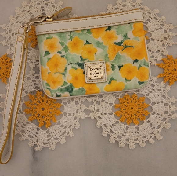 Dooney & Bourke Handbags - Dooney & Bourke wristlet